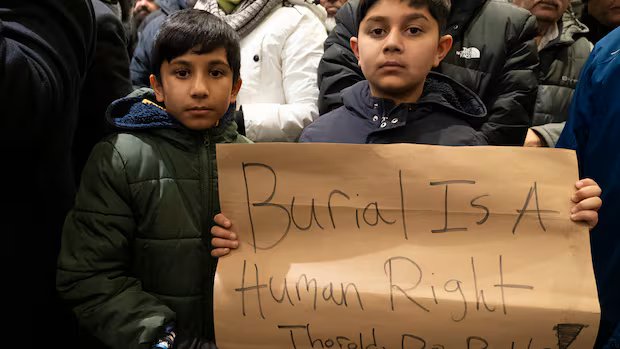 Local mosque leader urges Muslim families to avoid burials at Thorold, Ont., cemetery Local mosque leader urges Muslim families to avoid burials at Thorold, Ont., cemetery
