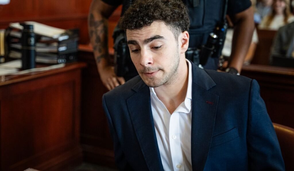 Luigi Mangione gets stuck in an elevator as judge delays his federal trial until January