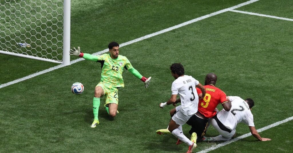Lukaku makes impact off the bench as Red Devils held in opener