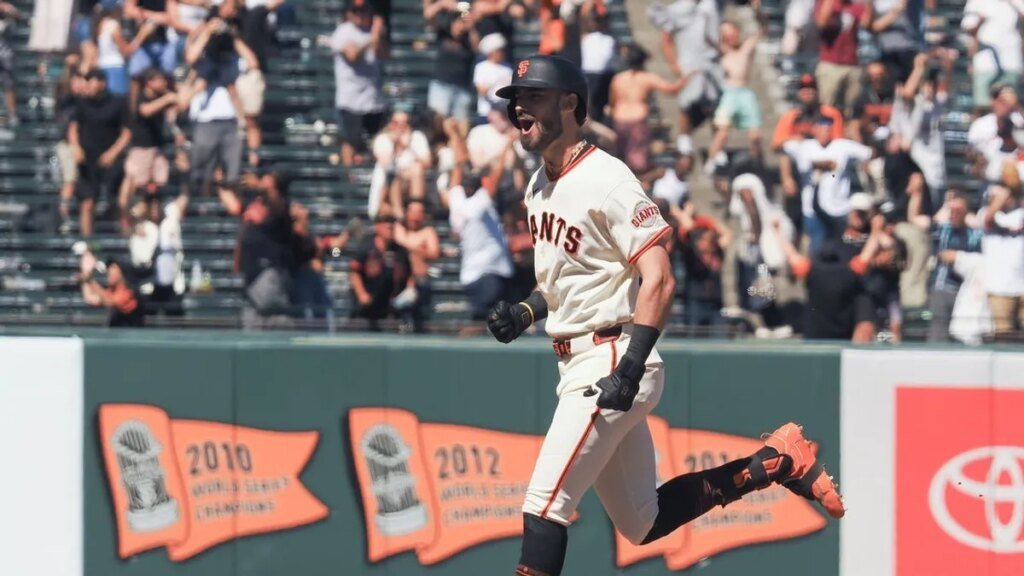 MLB roundup: Giants cap rally from 8-run deficit with walk-off slam
