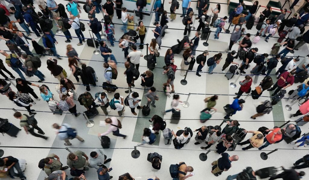 Man in Texas is accused of using a fake boarding pass to get on a United flight to Los Angeles