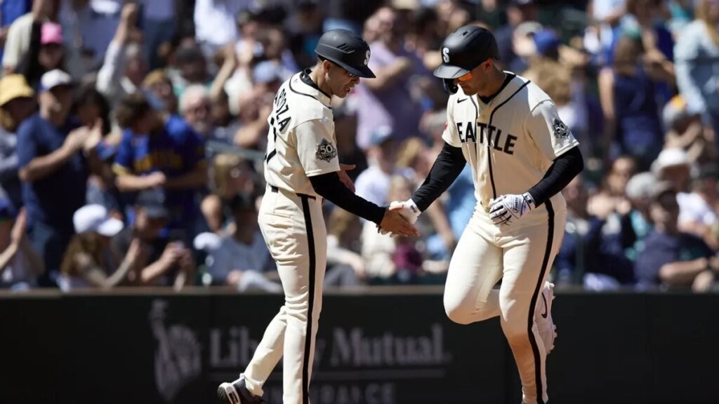 Mariners pull out 10-inning win to sweep Diamondbacks