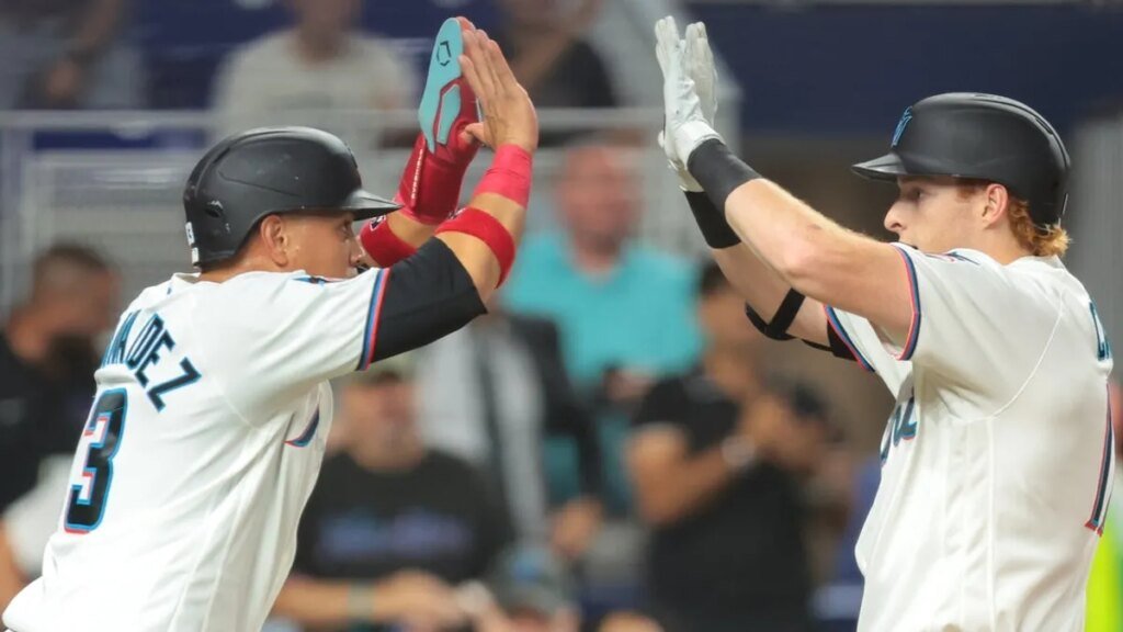 Marlins blank Diamondbacks behind 6-run fourth inning