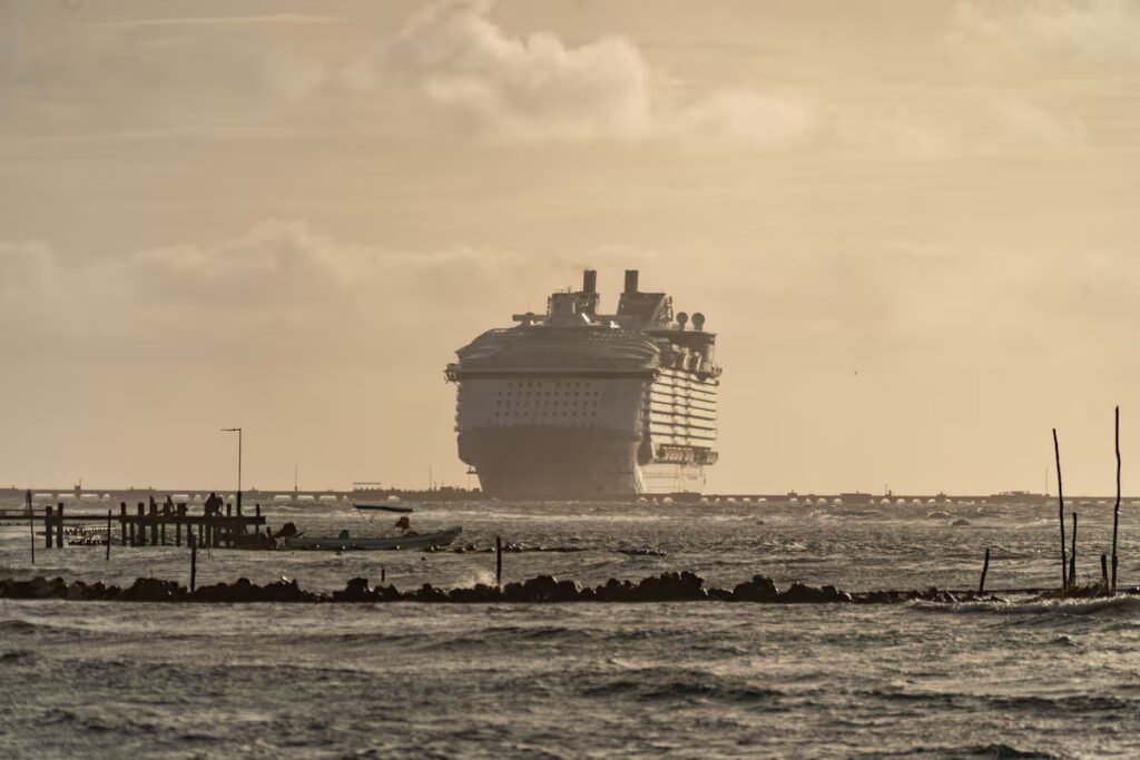 Mexican town of Mahahual sees little economic benefits — but massive environmental cost — from cruise ships | International Mexican town of Mahahual sees little economic benefits — but massive environmental cost — from cruise ships | International
