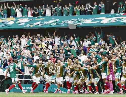 México celebra ante Sudáfrica en el templo mundial del futbol México celebra ante Sudáfrica en el templo mundial del futbol