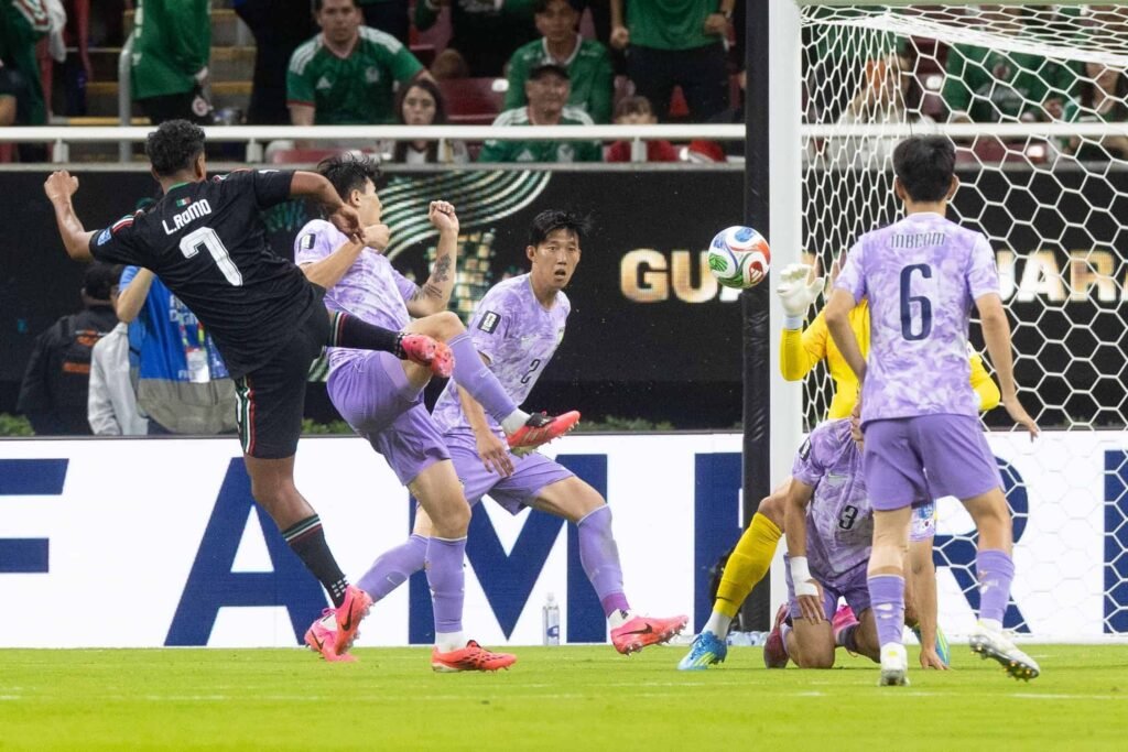Mexico first to World Cup knockouts after 1-0 win vs South Korea Mexico first to World Cup knockouts after 1-0 win vs South Korea