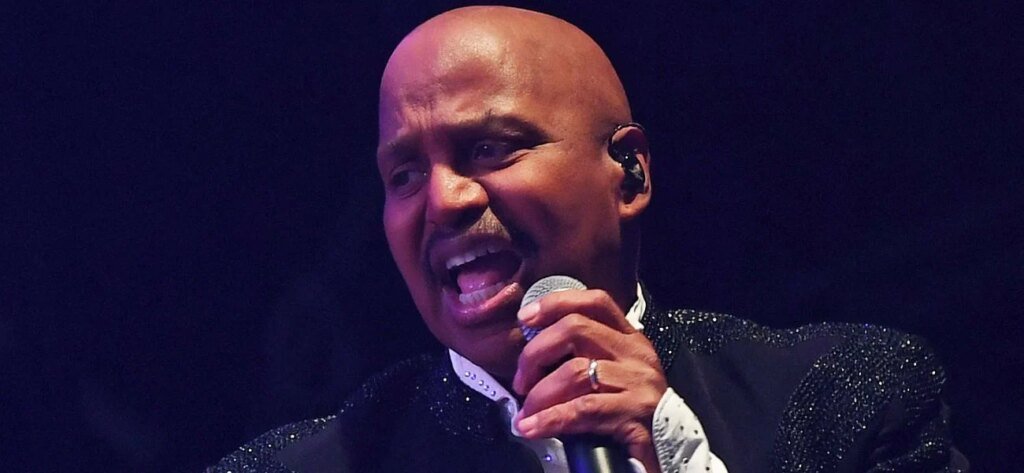 Michael Jackson’s Brother Suffers Scary Moment During Show