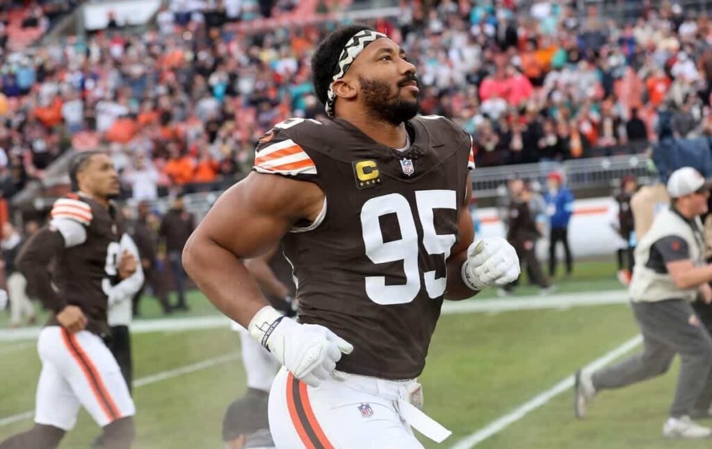 Myles Garrett dealt to Rams in blockbuster trade