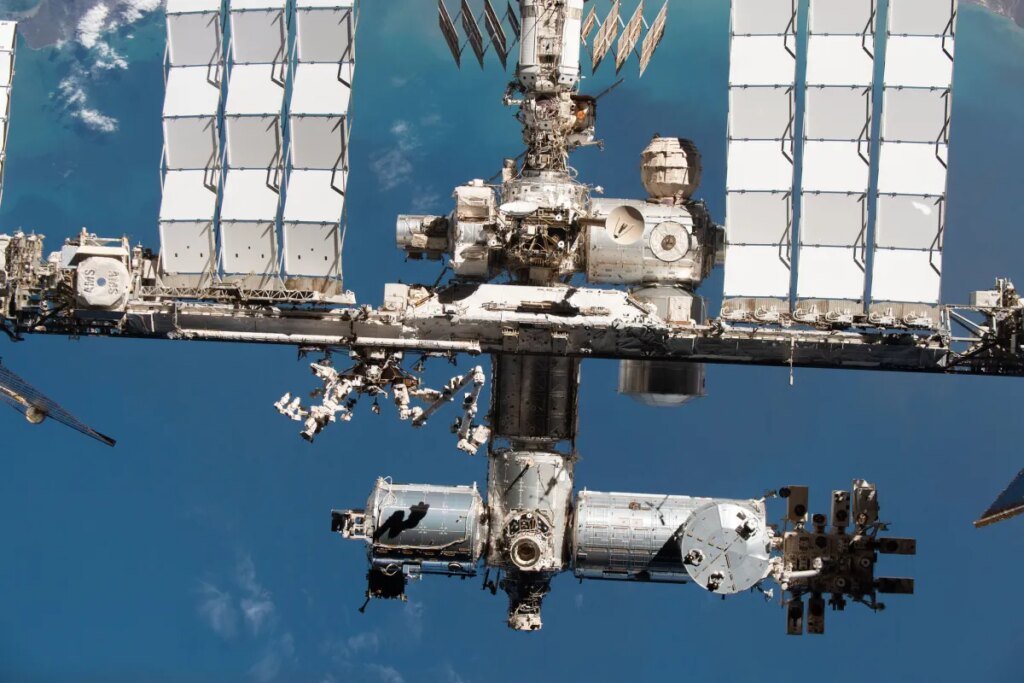 NASA briefly sheltered space station astronauts in SpaceX’s Dragon due to leaks NASA briefly sheltered space station astronauts in SpaceX's Dragon due to leaks