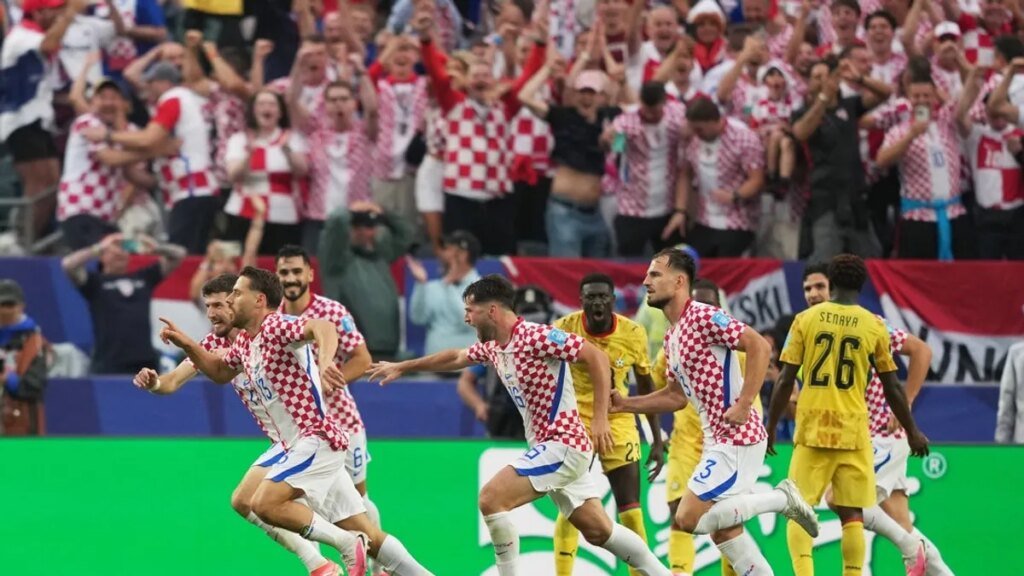 Nikola Vlasic's late header lifts Croatia past Ghana to seal 2nd in Group L