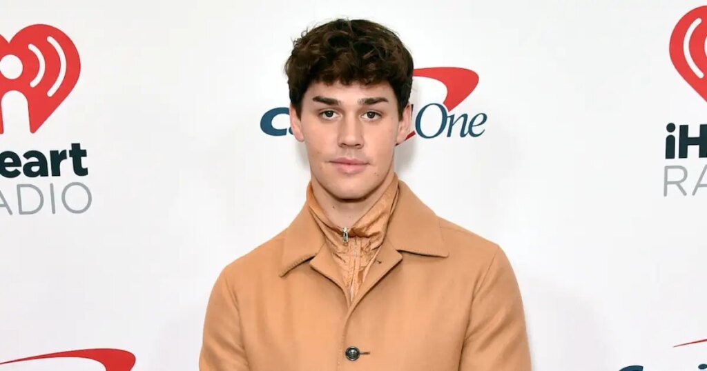 Noah Beck And Dad Attend World Cup Amid Family’s Scandals Noah Beck And Dad Attend World Cup Amid Family’s Scandals