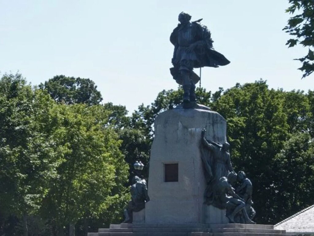 Orillia mayor, council at odds over what to do with Champlain statue