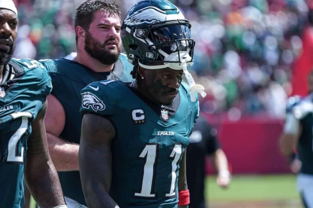 Patriots strike trade with Eagles for A.J. Brown