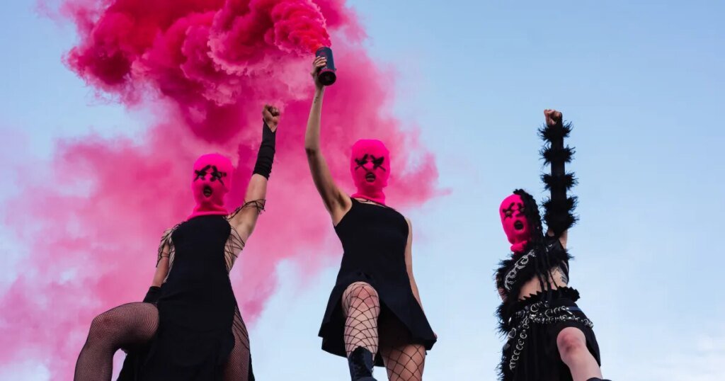 Pussy Riot Band Challenges Putin to UFC Fight at White House
