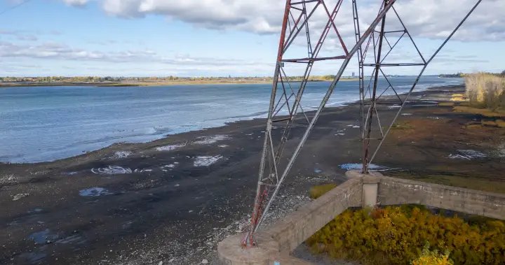 Quebec municipalities and environmentalists say province’s water reserves are at risk Quebec municipalities and environmentalists say province’s water reserves are at risk