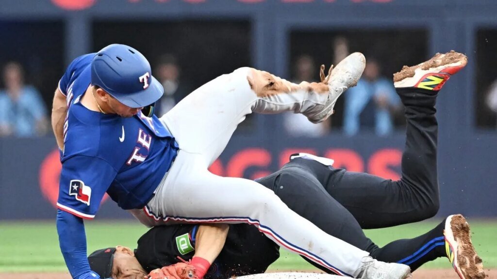Rangers put OF Wyatt Langford on IL, activate OF Evan Carter