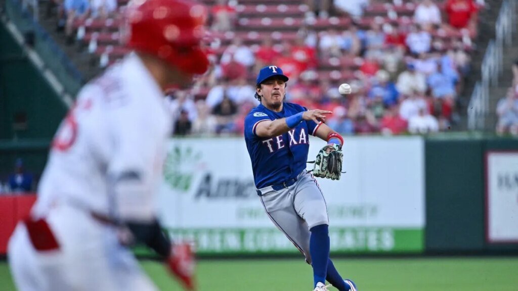 Rangers score 3 runs in 9th inning to subdue Cardinals Rangers score 3 runs in 9th inning to subdue Cardinals