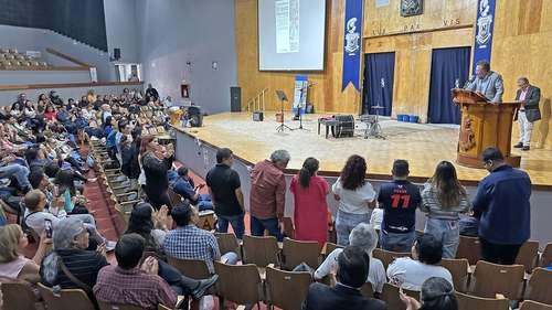 Reconocen a Francisco Bravo por 41 años de labor docente y sindical Reconocen a Francisco Bravo por 41 años de labor docente y sindical
