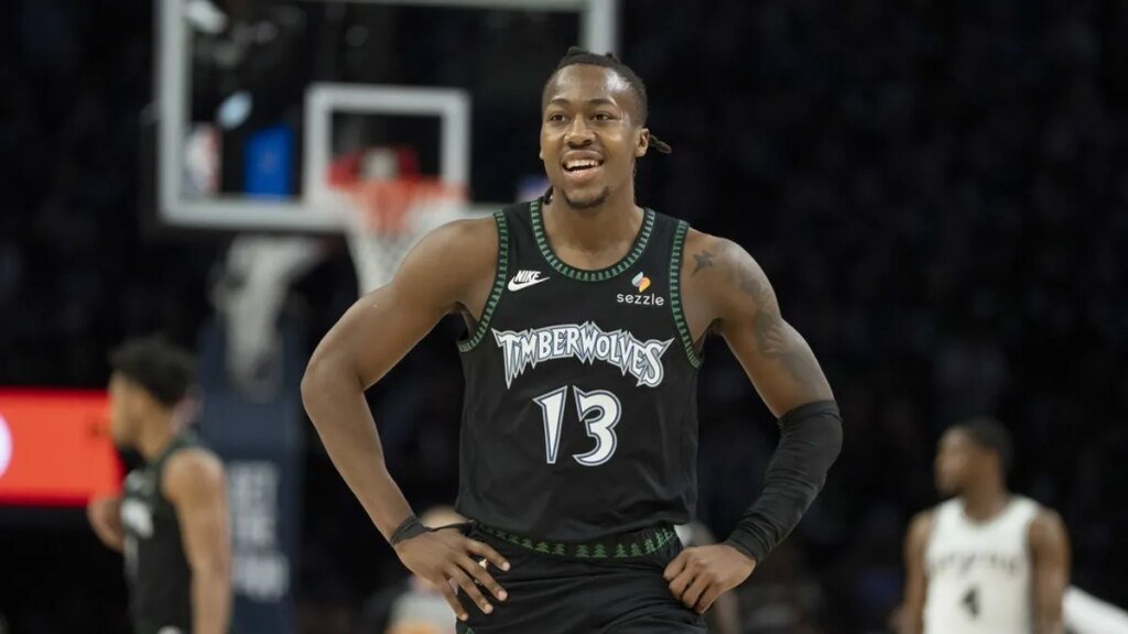 Report: Wolves sign Ayo Dosunmu to 5-year, $112M deal