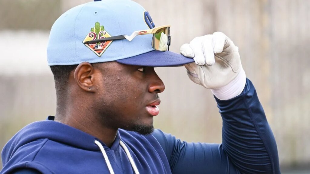 Reports: Brewers signing OF prospect Luis Lara to 7-year, $31M deal