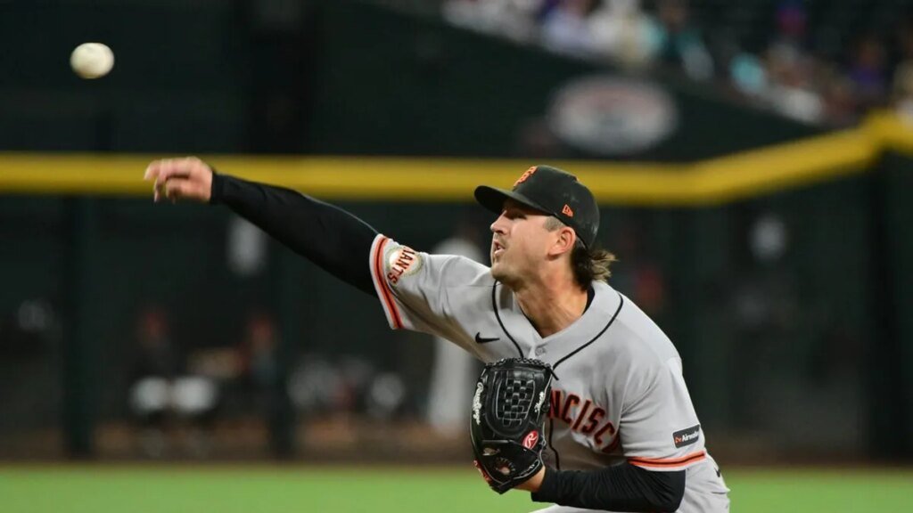 Riding wave of stellar starting pitching, Giants visit struggling D-backs Riding wave of stellar starting pitching, Giants visit struggling D-backs