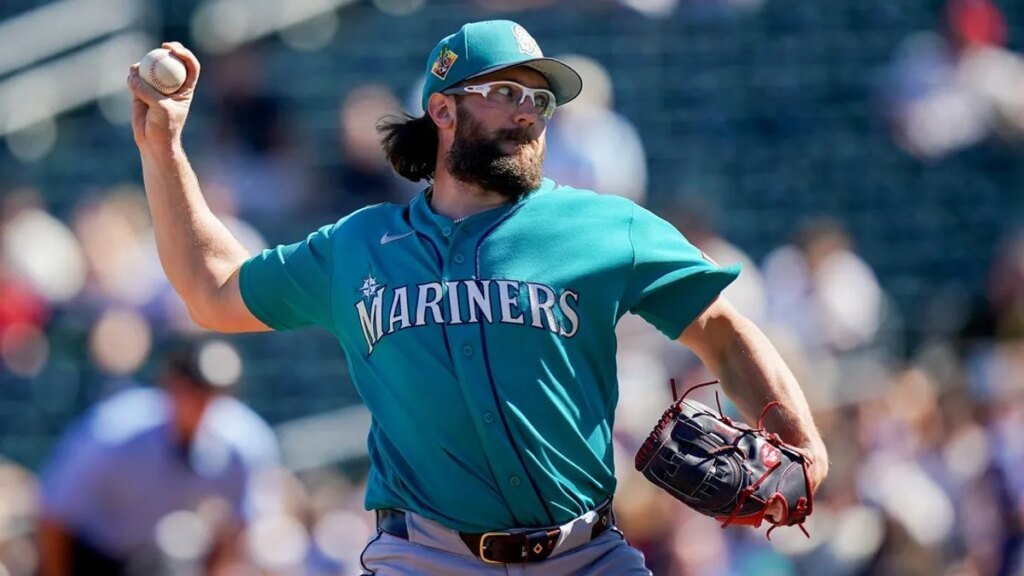 Royals acquire RHP Randy Dobnak from Mariners Royals acquire RHP Randy Dobnak from Mariners