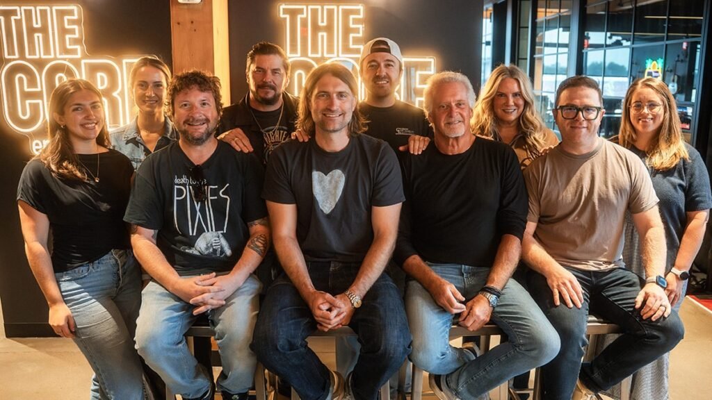 Ryan Hurd firma con Combustion Masters – Celebrity Land