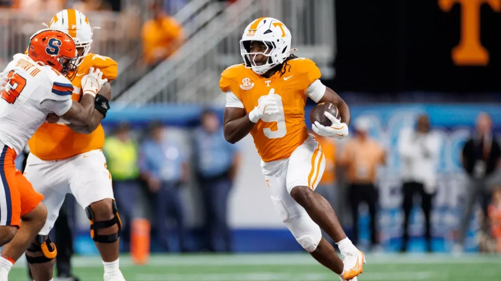 Saskatchewan Roughriders sign former Tennessee Volunteers RB Star Thomas