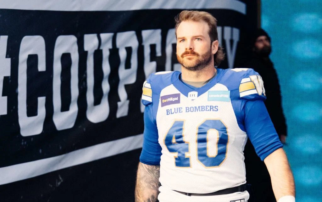 Saskatchewan Roughriders sign two National players Saskatchewan Roughriders sign two National players