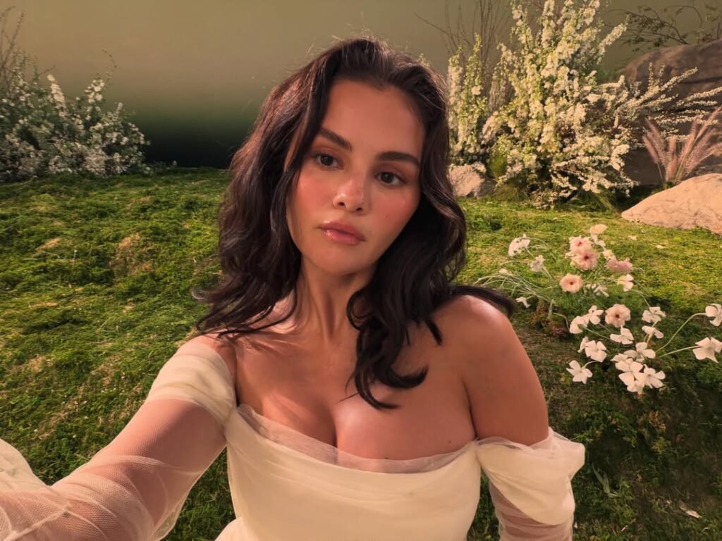 Selena Gomez Teases ‘Very Very Exciting’ News for Rare Beauty Selena Gomez Teases ‘Very Very Exciting’ News for Rare Beauty
