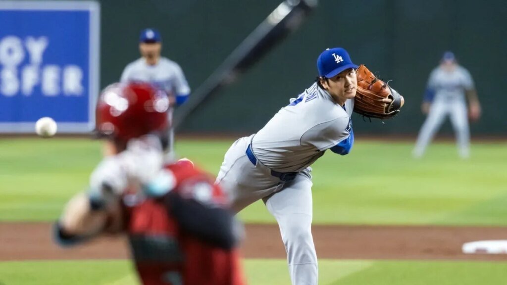 Shohei Ohtani shines on mound, at plate as Dodgers blank D-backs