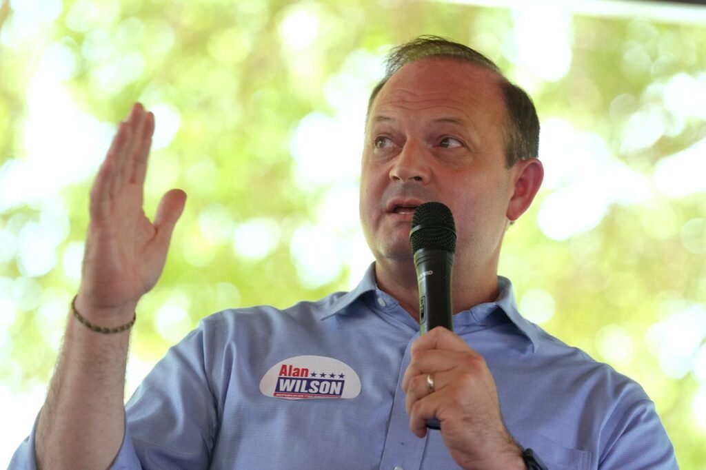 South Carolina voters will choose between two Trump-backed governor candidates in Republican runoff South Carolina voters will choose between two Trump-backed governor candidates in Republican runoff