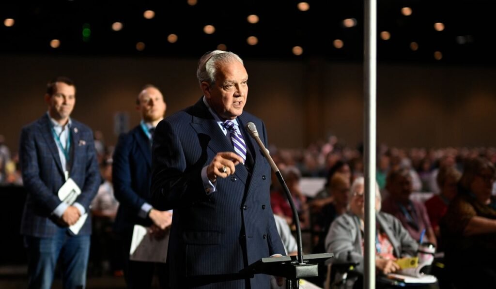 Southern Baptists vote to advance a formal ban on churches with women pastors Southern Baptists vote to advance a formal ban on churches with women pastors