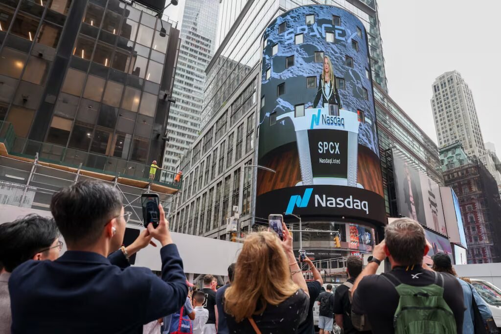 SpaceX makes history with stock market debut and is poised for sharp gains | Economy and Business SpaceX makes history with stock market debut and is poised for sharp gains | Economy and Business