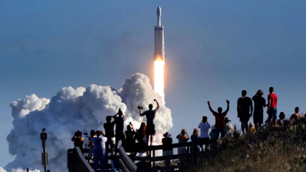 SpaceX passes Amazon as valuation balloons to $2.7T SpaceX passes Amazon as valuation balloons to $2.7T