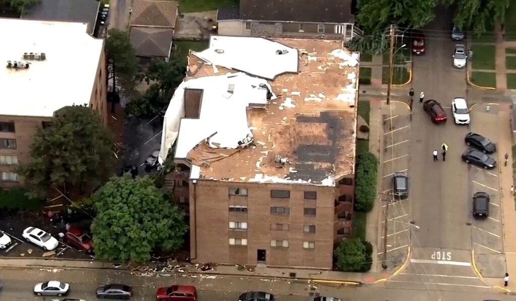 Storms knock out power in the Midwest and disrupt Chicago flights Storms knock out power in the Midwest and disrupt Chicago flights