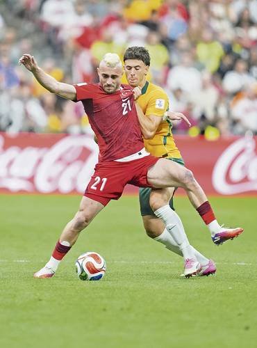 Sufre Turquía doloroso regreso al Mundial; cae 2-0 ante Australia Sufre Turquía doloroso regreso al Mundial; cae 2-0 ante Australia