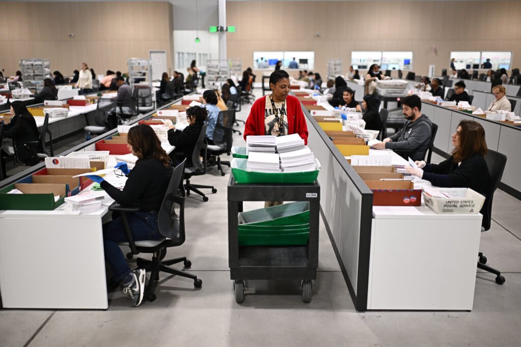 Supreme Court loosens campaign finance laws, opening up flood of midterm cash Supreme Court loosens campaign finance laws, opening up flood of midterm cash