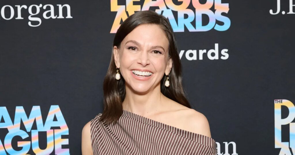 Sutton Foster’s Timeless Dress Style Flatters Women Over 50 Sutton Foster’s Timeless Dress Style Flatters Women Over 50