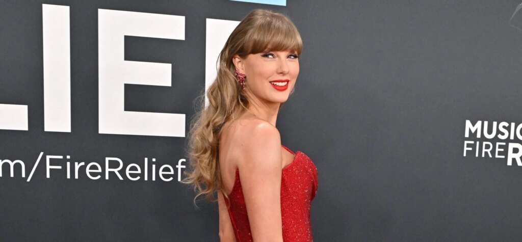 Taylor Swift Surprises At ‘Toy Story 5’ Premiere Taylor Swift Surprises At 'Toy Story 5' Premiere
