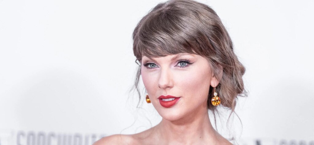 Taylor Swift Tears Up Over Family Sacrifice Behind Fame