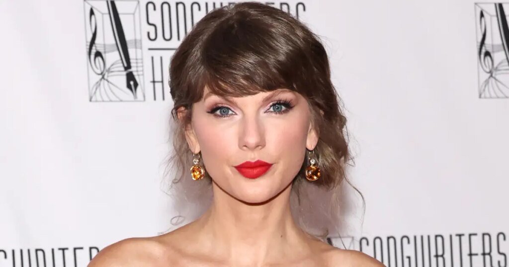 Taylor Swift Thanks Family in Songwriters Hall of Fame Speech Taylor Swift Thanks Family in Songwriters Hall of Fame Speech
