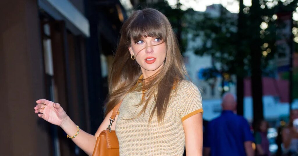 Taylor Swift’s Cool-Girl Loose Jeans Style Is on Sale on Amazon Taylor Swift's Cool-Girl Loose Jeans Style Is on Sale on Amazon