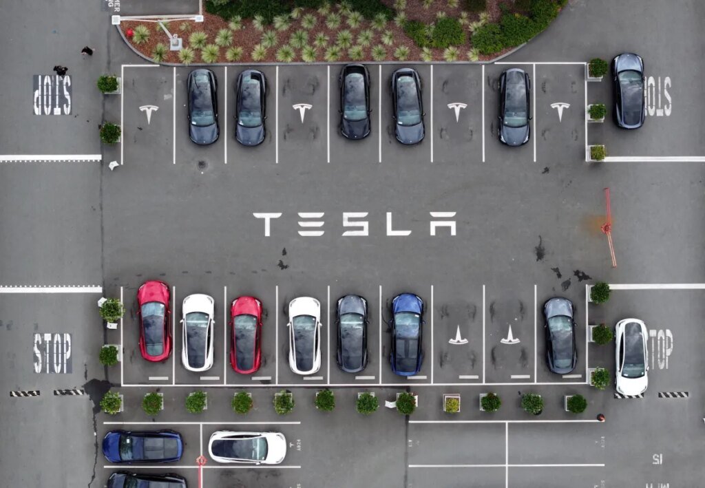 Tesla settles FSD crash lawsuit as federal investigations continue