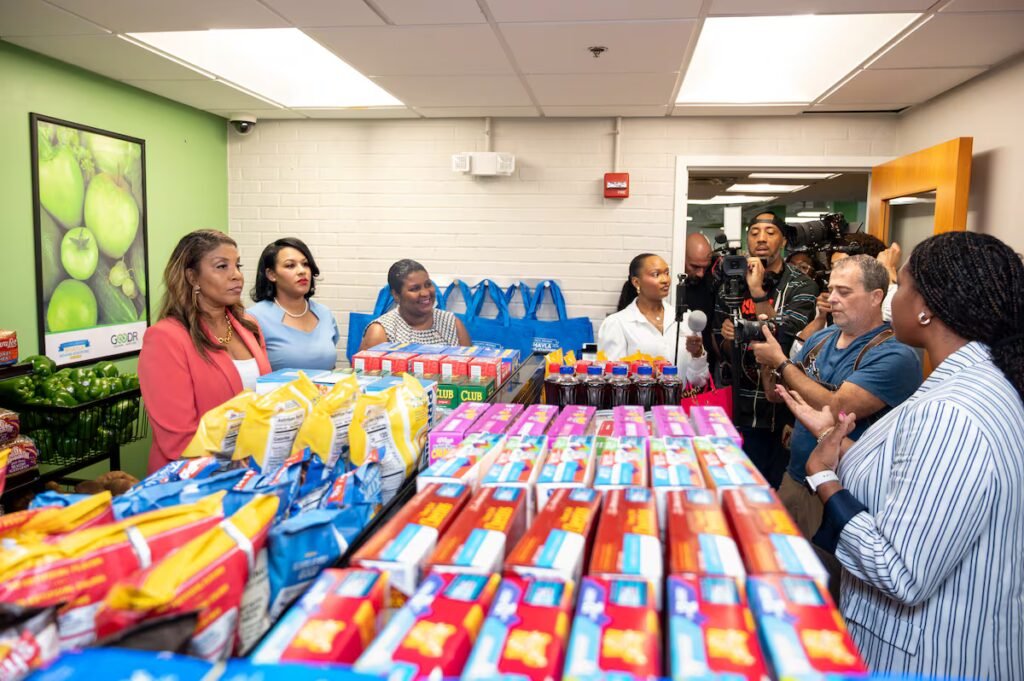 US library hands out potatoes and rice as SNAP cuts leave families hungry | U.S.