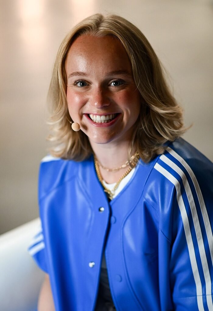 Victoire sign forward Emma Maltais