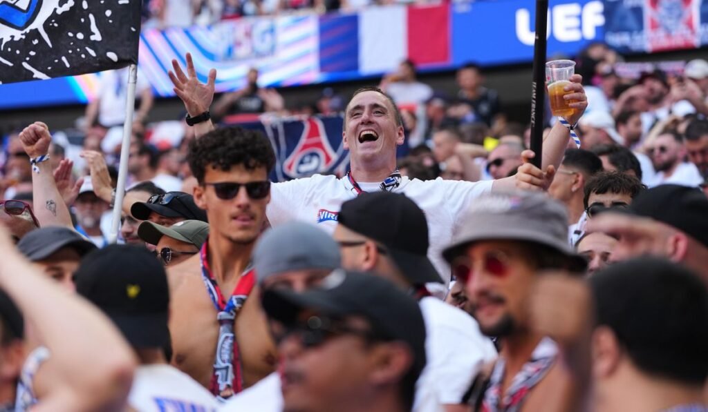 World Cup fans need to take precautions and ‘hydrate or diedrate’ World Cup fans need to take precautions and ‘hydrate or diedrate’