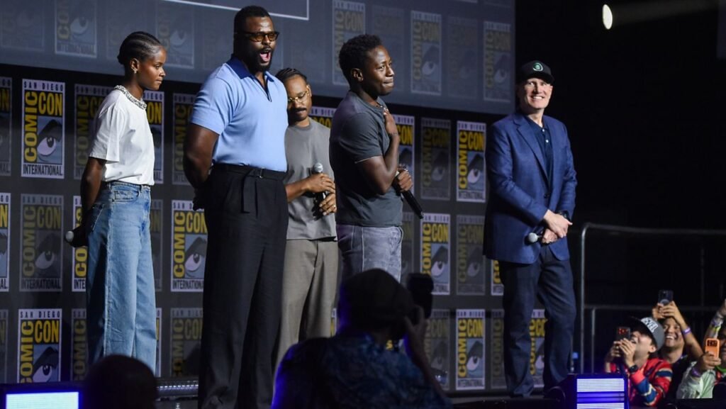 David Jonsson y Ryan Gosling Marvel Comic-Con – Celebrity Land