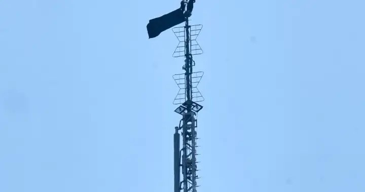 2 people arrested after climbing Empire State Building’s antenna – National 2 people arrested after climbing Empire State Building’s antenna - National