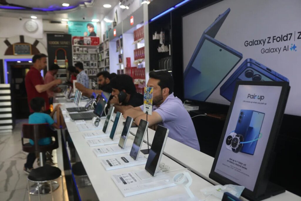AI-driven memory crunch jolts India’s smartphone market AI-driven memory crunch jolts India's smartphone market